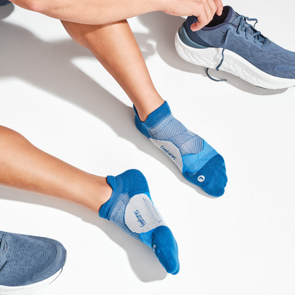 Feetures Elite Light Cushion No-Show Tab - Illuminate