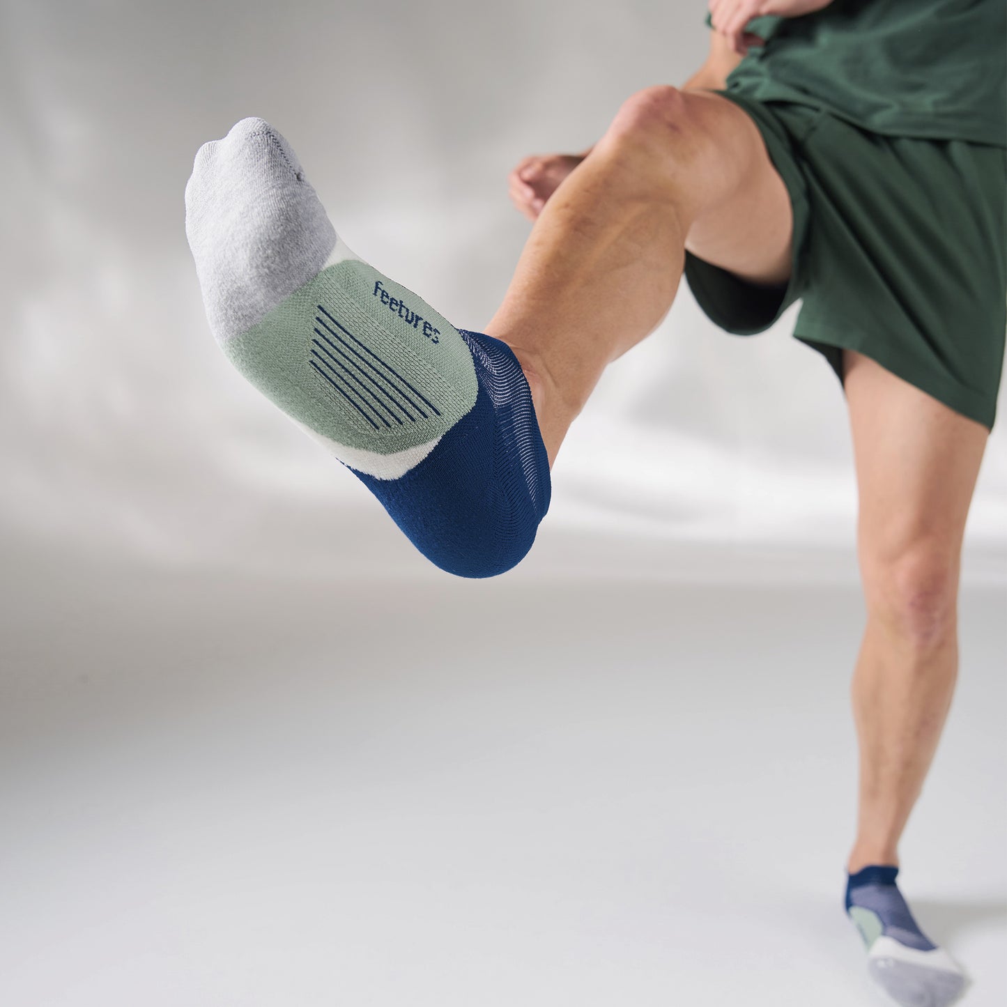 Feetures Elite Light Cushion No-Show Tab - Illuminate