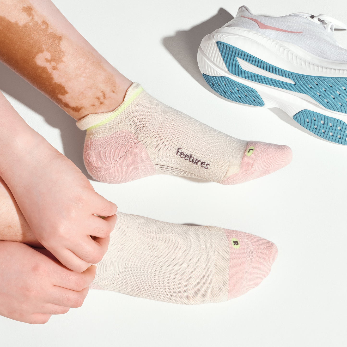 Feetures Elite Max Cushion No-Show Tab - Illuminate